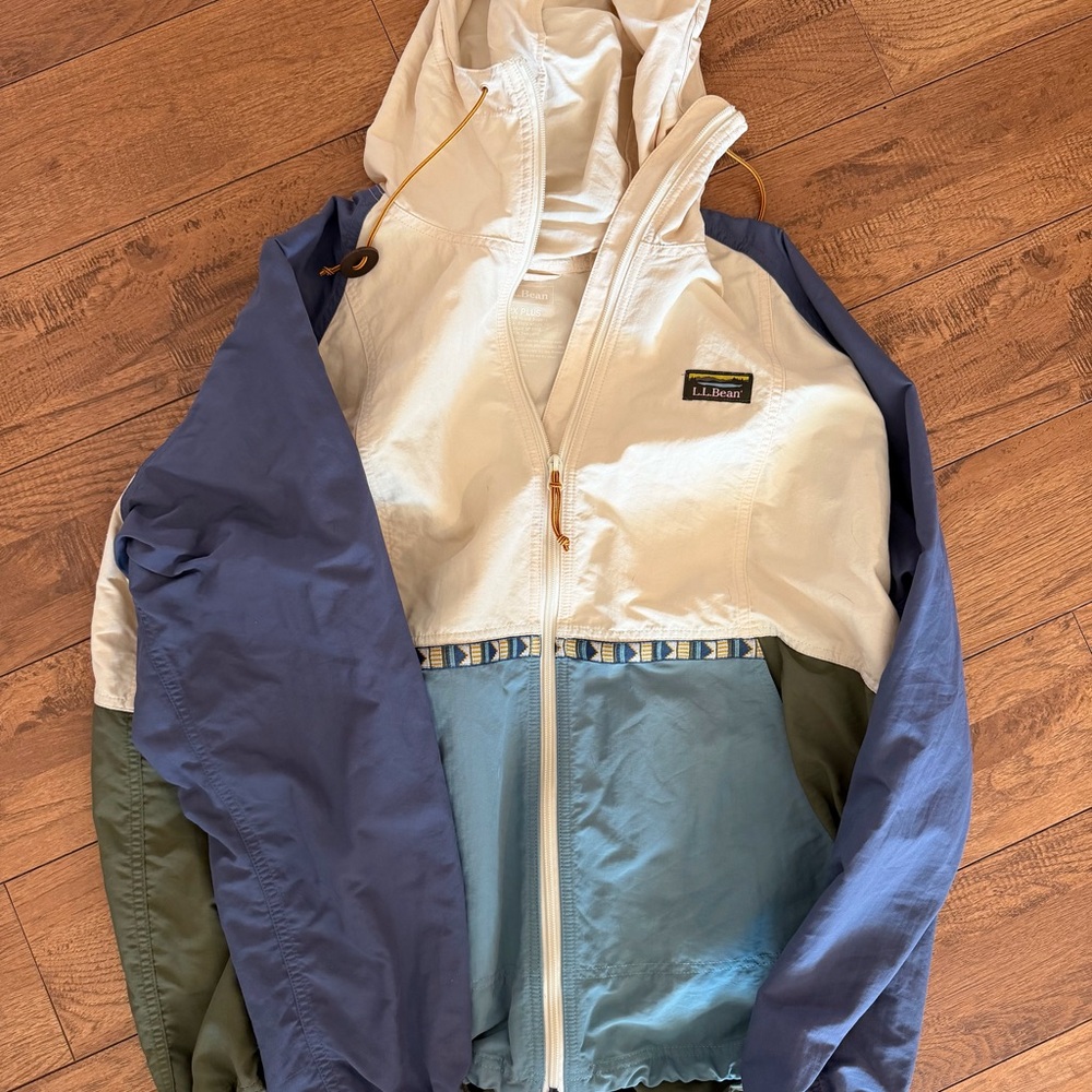 L.L. Bean Women’s Blue and White Windbreaker
